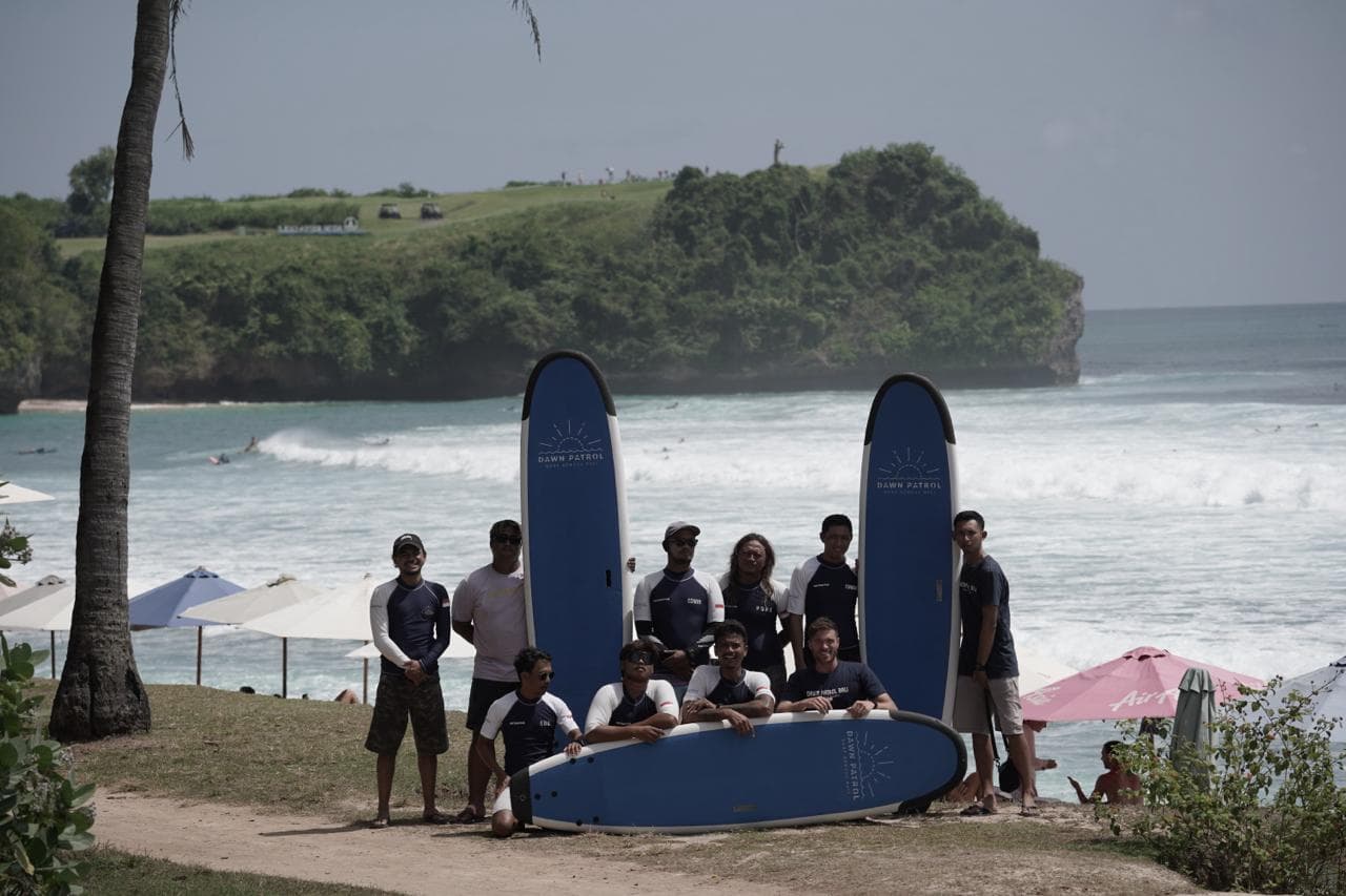 Dawnpatrol | Surf Lessons | Background 2