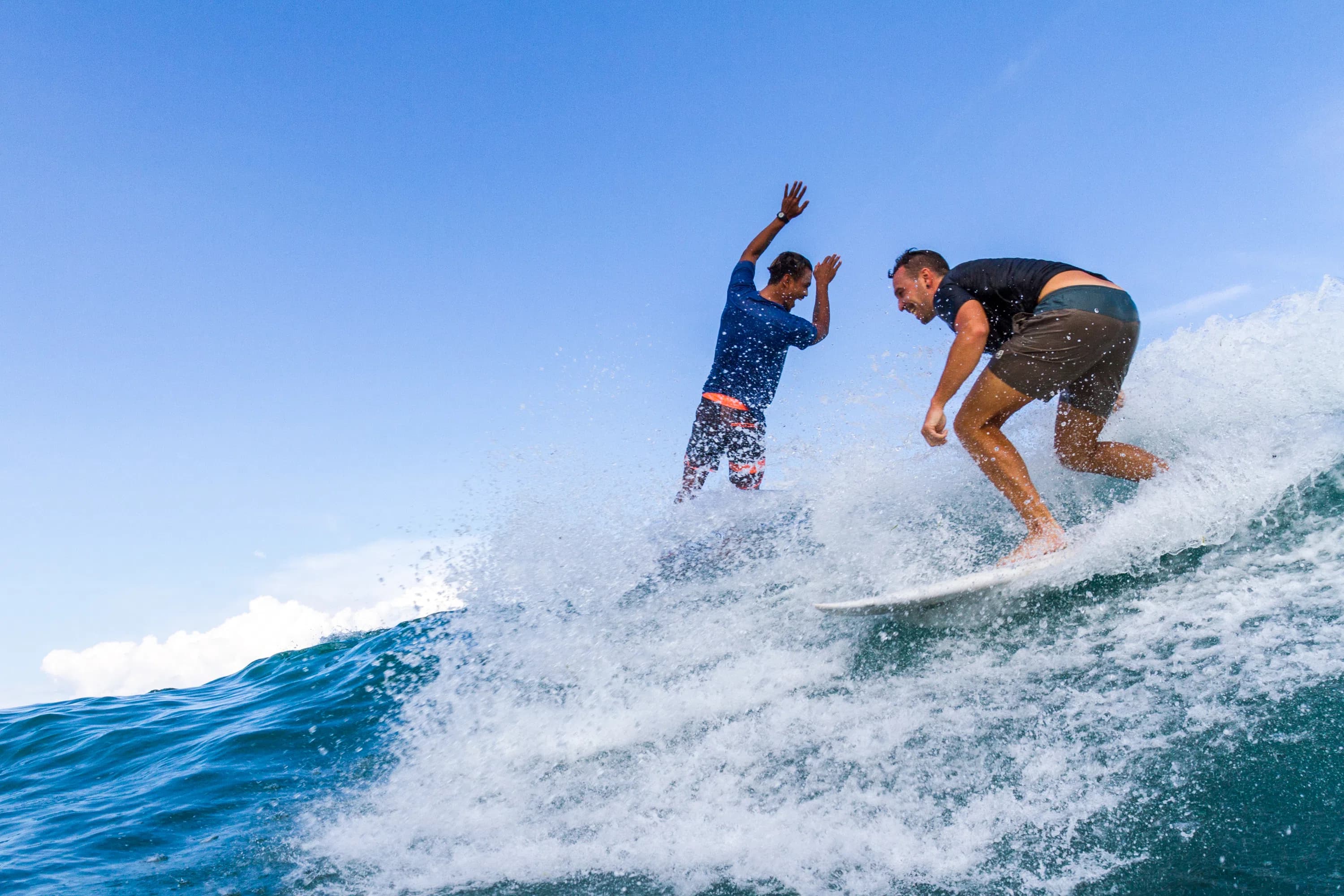 Dawnpatrol | Surf Lessons | Background 2